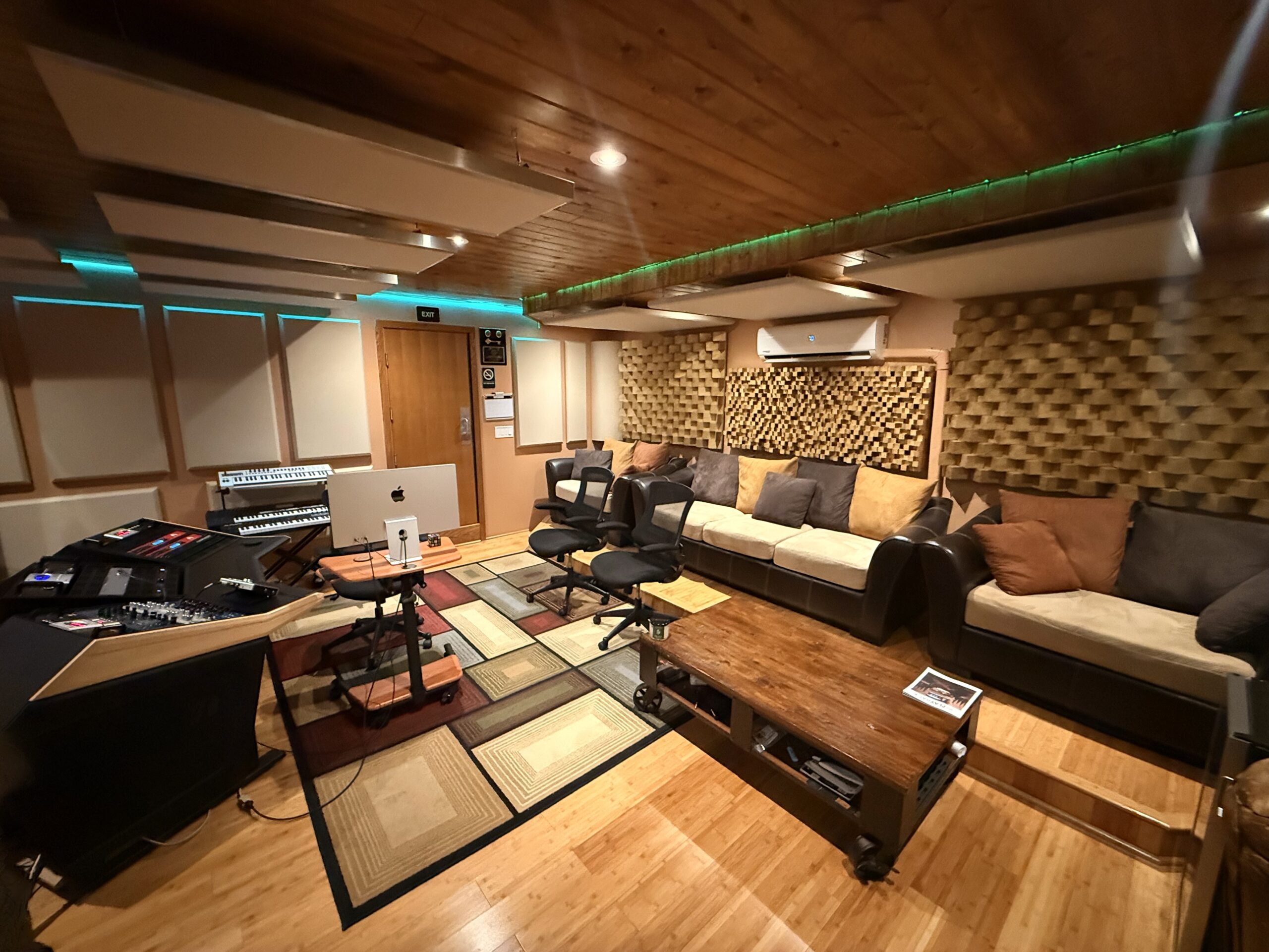 La Companioni: Un estudio musical diseñado para la máxima comodidad, donde el lujo y la creatividad se encuentran para inspirar tu mejor versión.